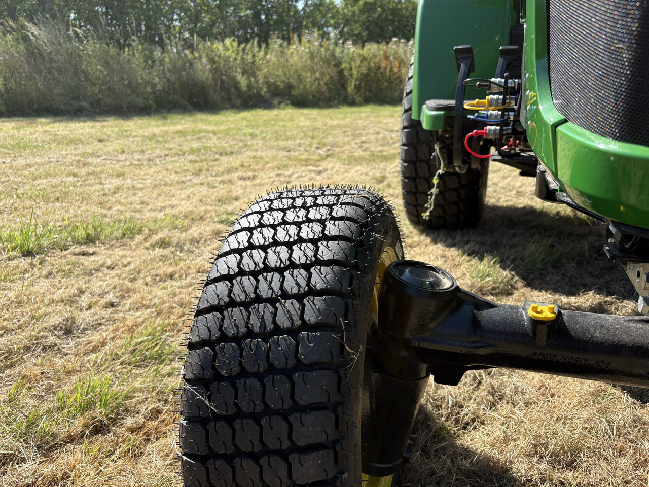 John Deere 2032R Compact Tractor - Väiketraktor: pilt 5 John Deere 2032R Compact Tractor - Väiketraktor: pilt 5