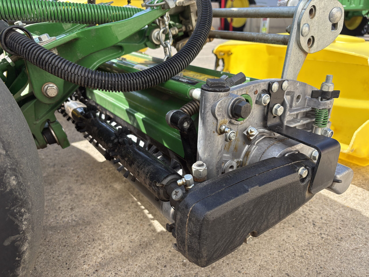 John Deere 2750E Triplex mower - Muruniiduk: pilt 4 John Deere 2750E Triplex mower - Muruniiduk: pilt 4