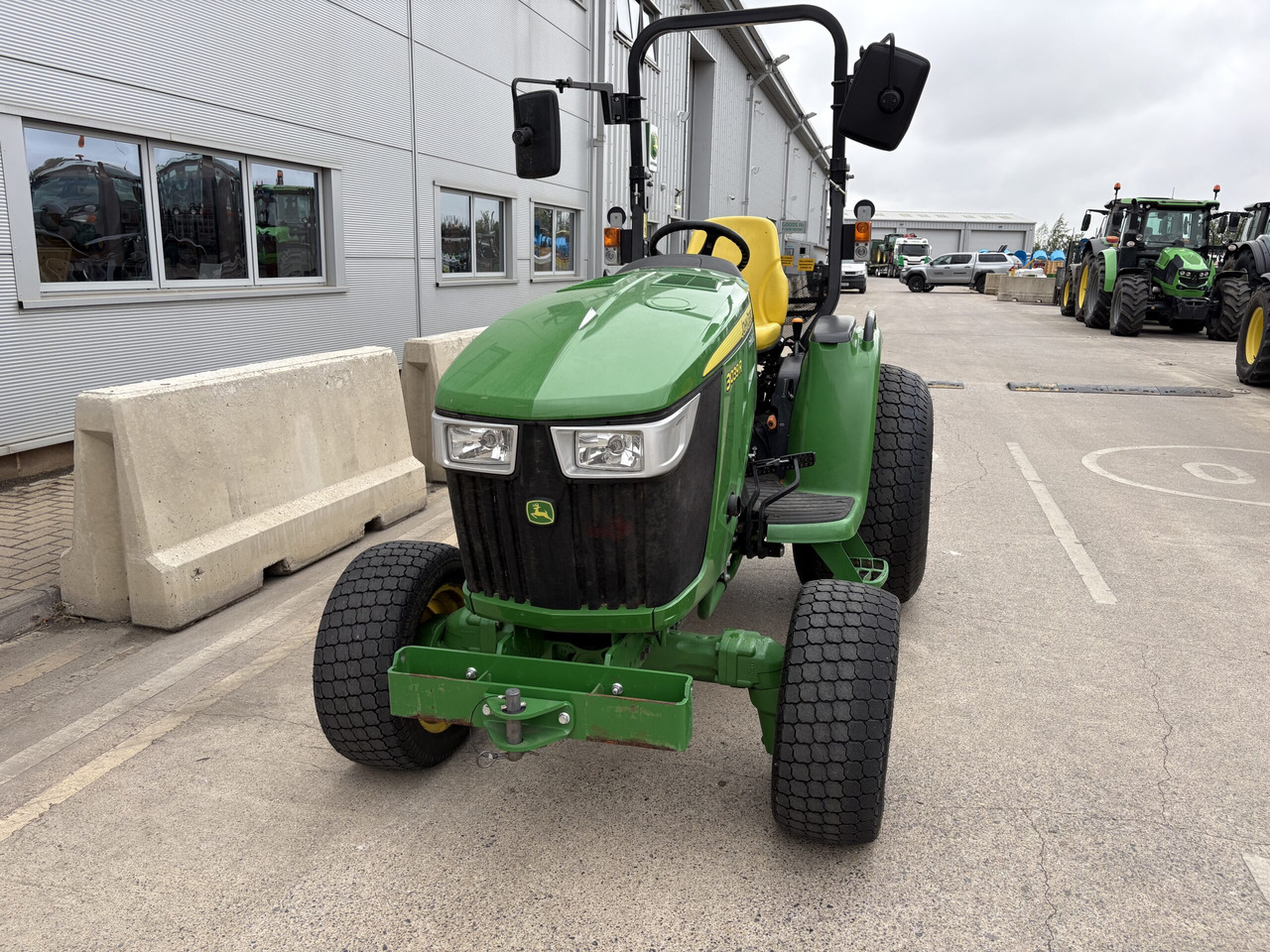 John Deere 3039R Compact Tractor - Väiketraktor: pilt 3 John Deere 3039R Compact Tractor - Väiketraktor: pilt 3