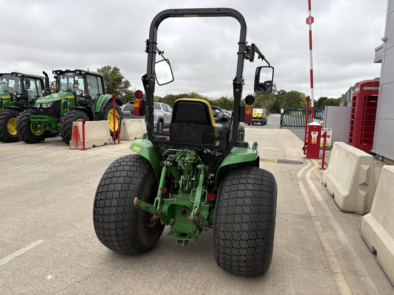 John Deere 3039R Compact Tractor - Väiketraktor: pilt 5 John Deere 3039R Compact Tractor - Väiketraktor: pilt 5