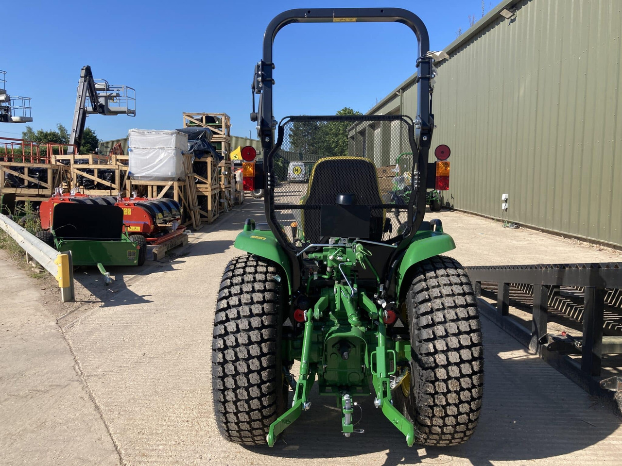 John Deere 3039R compact tractor - Väiketraktor: pilt 4 John Deere 3039R compact tractor - Väiketraktor: pilt 4