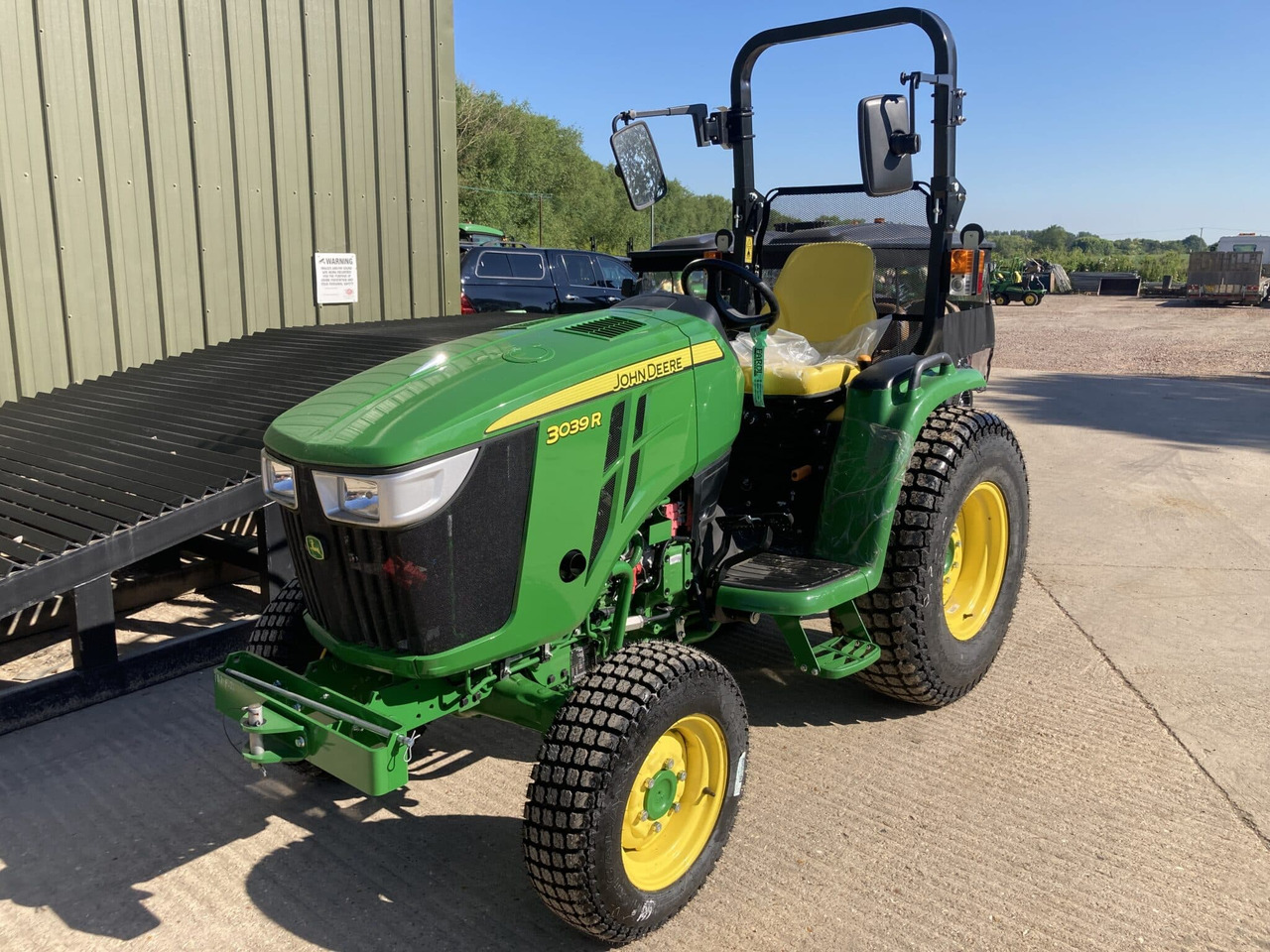 John Deere 3039R compact tractor - Väiketraktor: pilt 1 John Deere 3039R compact tractor - Väiketraktor: pilt 1