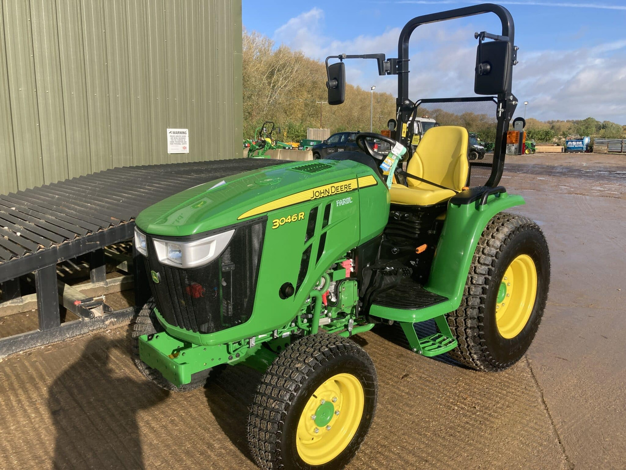 John Deere 3046R compact tractor - Väiketraktor: pilt 1 John Deere 3046R compact tractor - Väiketraktor: pilt 1