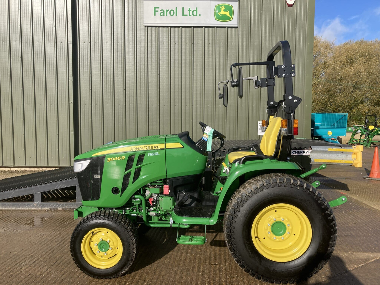 John Deere 3046R compact tractor - Väiketraktor: pilt 2 John Deere 3046R compact tractor - Väiketraktor: pilt 2