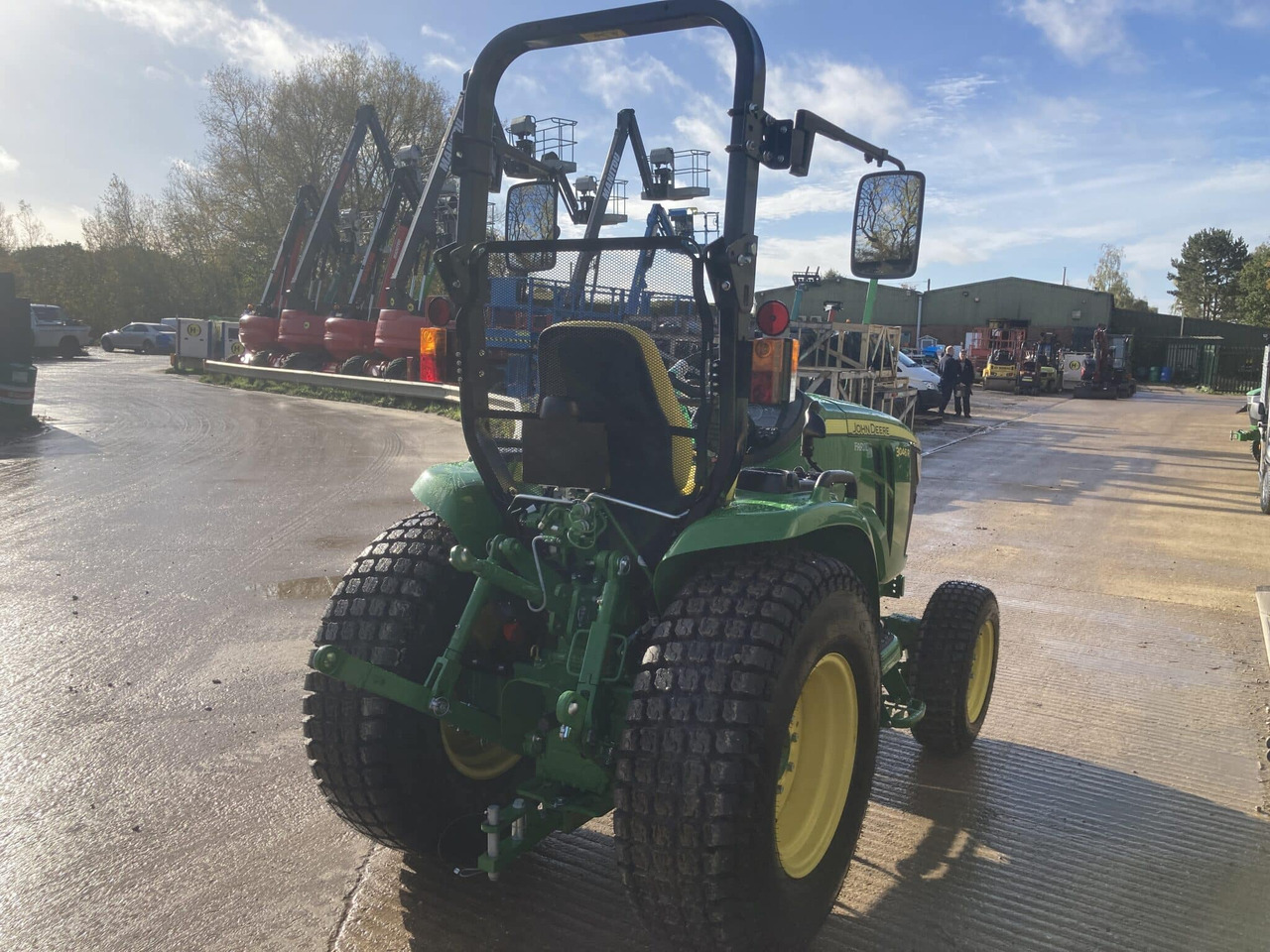 John Deere 3046R compact tractor - Väiketraktor: pilt 5 John Deere 3046R compact tractor - Väiketraktor: pilt 5