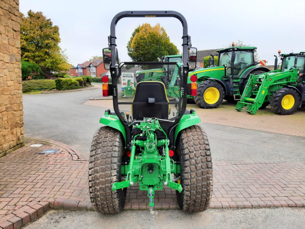 John Deere 3046R compact tractor - Väiketraktor: pilt 5 John Deere 3046R compact tractor - Väiketraktor: pilt 5