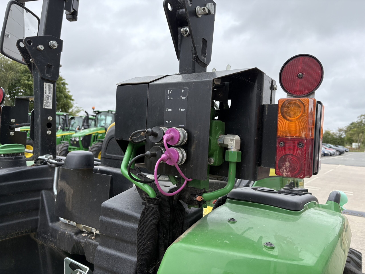 John Deere 4052M Compact Tractor - Väiketraktor: pilt 5 John Deere 4052M Compact Tractor - Väiketraktor: pilt 5