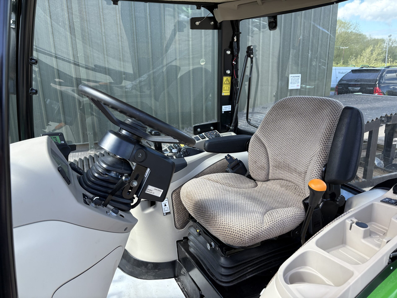 John Deere 4052R Compact Tractor - Väiketraktor: pilt 5 John Deere 4052R Compact Tractor - Väiketraktor: pilt 5