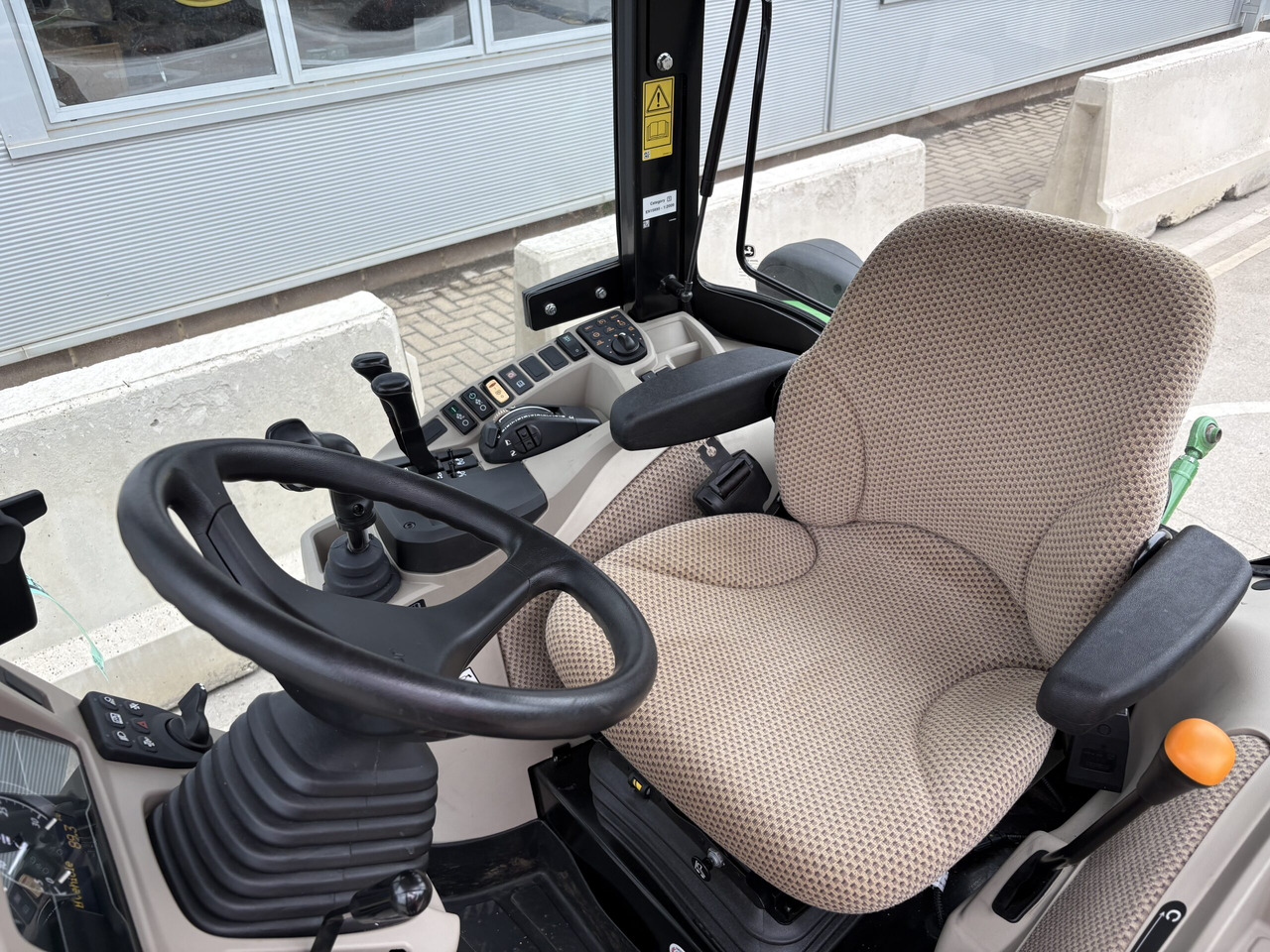 John Deere 4066R Compact Tractor - Väiketraktor: pilt 5 John Deere 4066R Compact Tractor - Väiketraktor: pilt 5