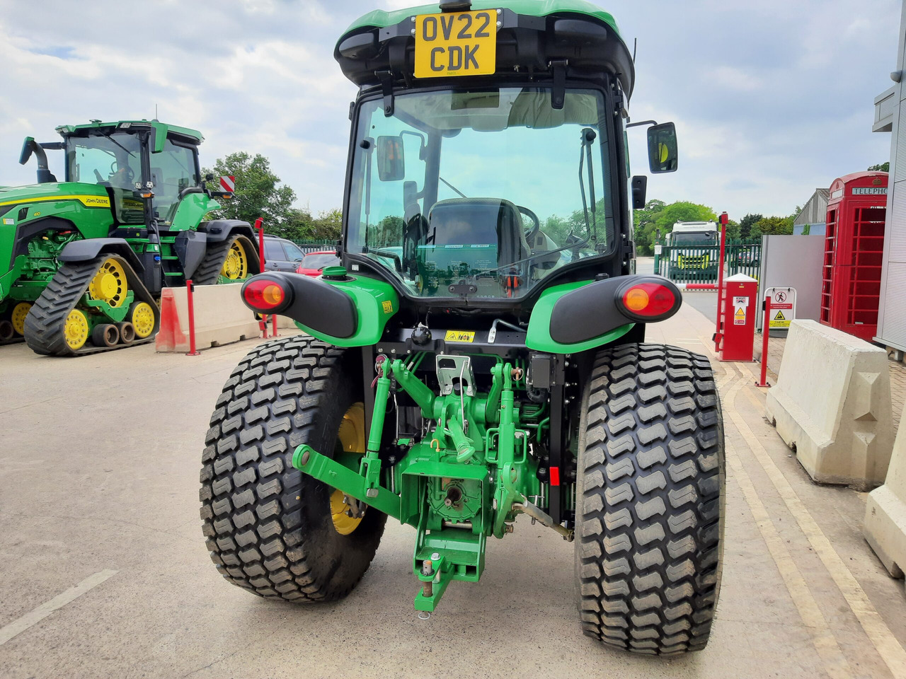 John Deere 4066R Compact Tractor - Väiketraktor: pilt 4 John Deere 4066R Compact Tractor - Väiketraktor: pilt 4