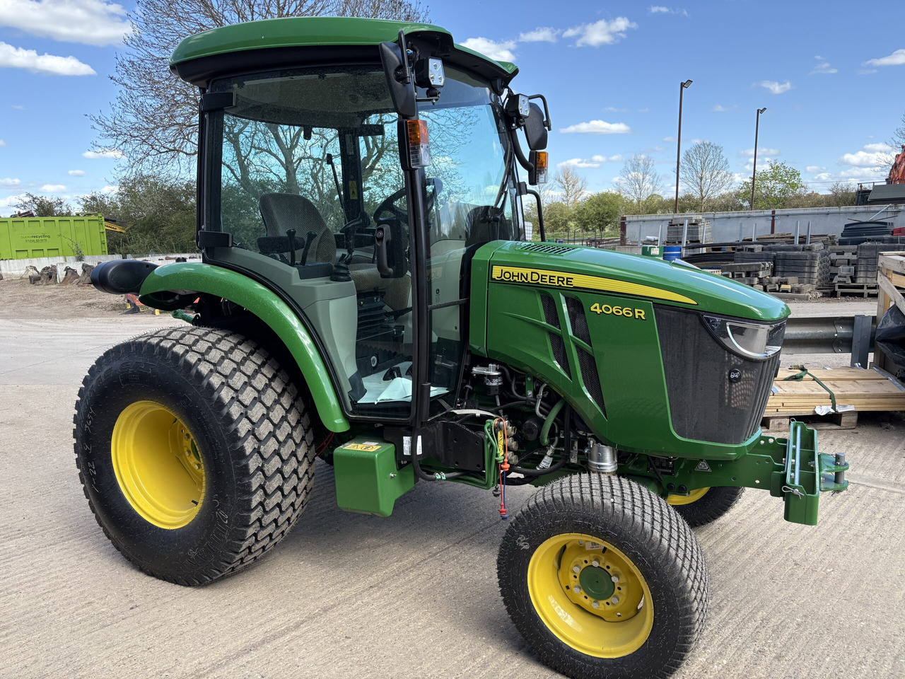 John Deere 4066R Compact Tractor - Väiketraktor: pilt 2 John Deere 4066R Compact Tractor - Väiketraktor: pilt 2