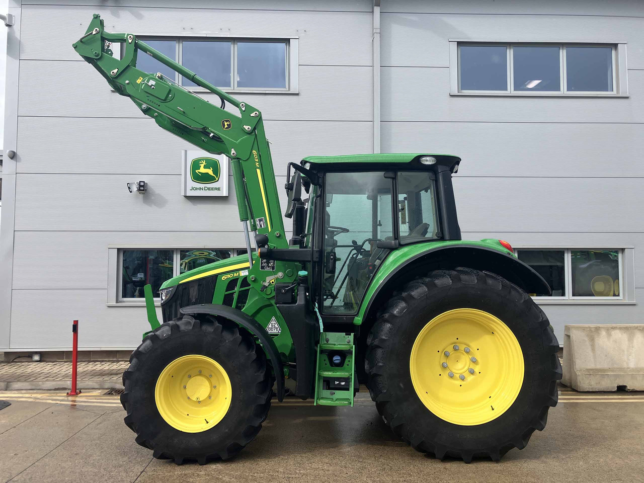 John Deere 6110M - Traktor: pilt 2 John Deere 6110M - Traktor: pilt 2