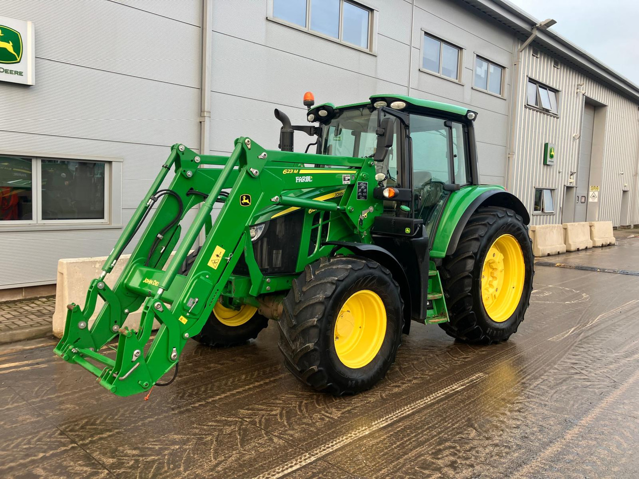 John Deere 6120M - Traktor: pilt 2 John Deere 6120M - Traktor: pilt 2