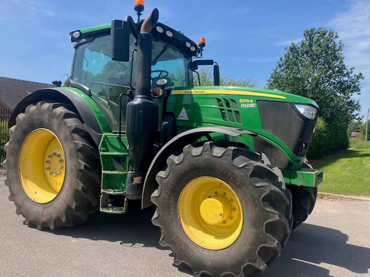 John Deere 6215R - Traktor: pilt 2 John Deere 6215R - Traktor: pilt 2