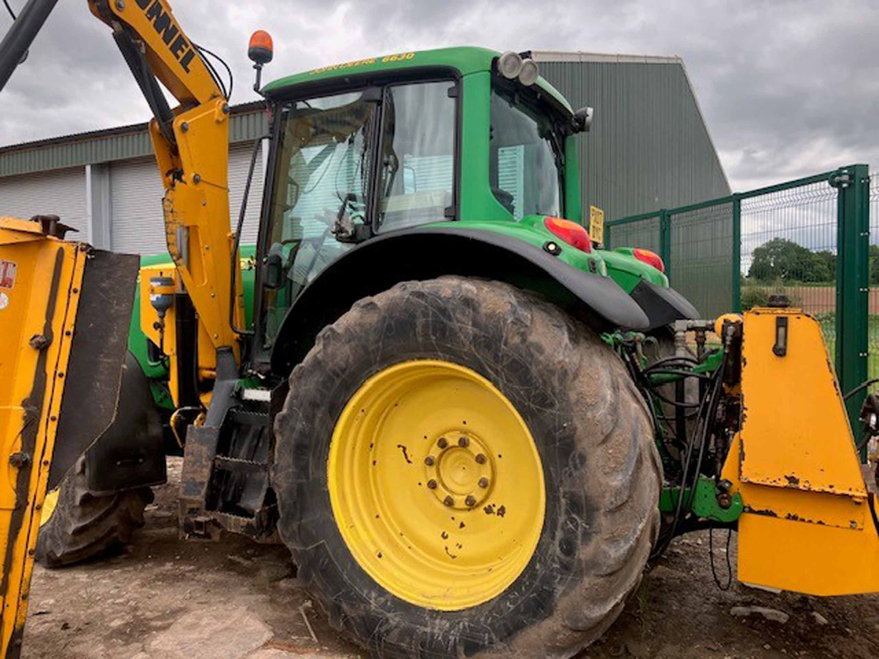 John Deere 6630 Premium + McConnel Mid mount hedgecutter - Traktor: pilt 3 John Deere 6630 Premium + McConnel Mid mount hedgecutter - Traktor: pilt 3