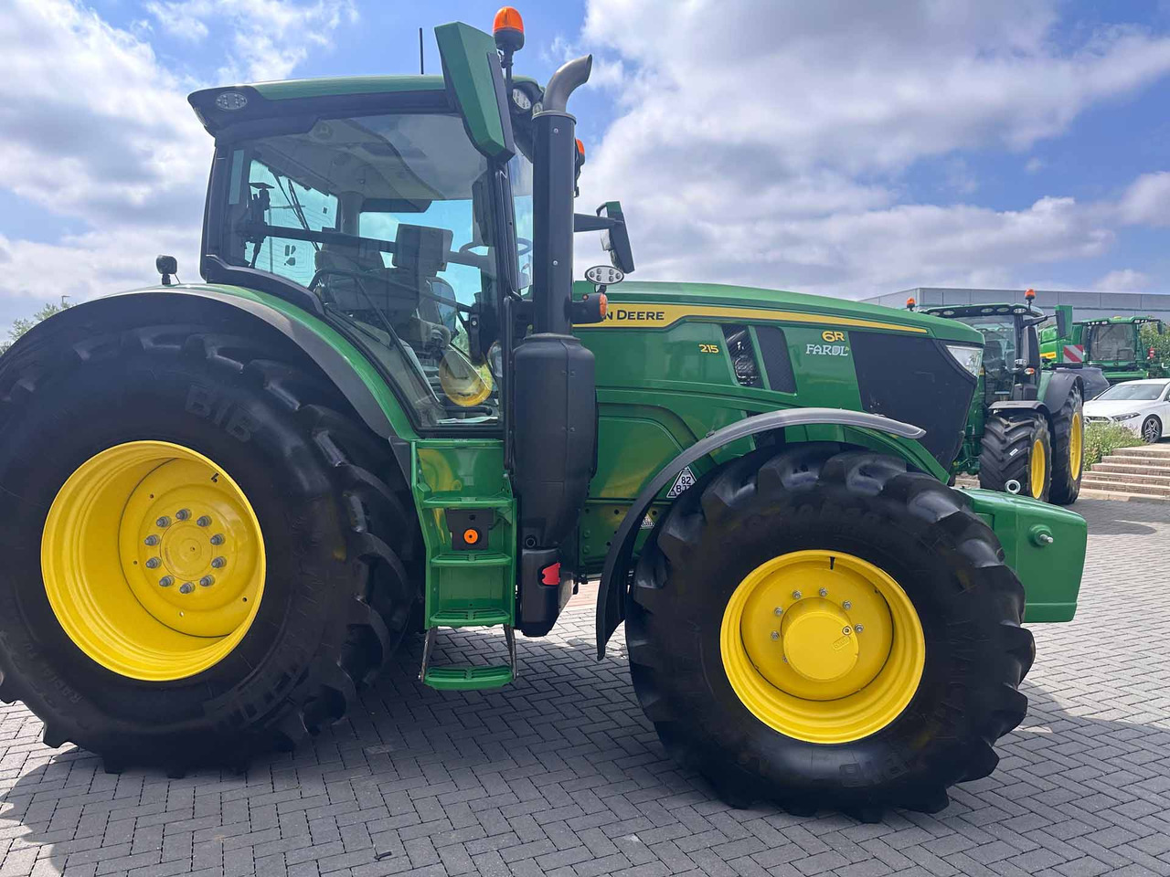 John Deere 6R 215 - Traktor: pilt 4 John Deere 6R 215 - Traktor: pilt 4