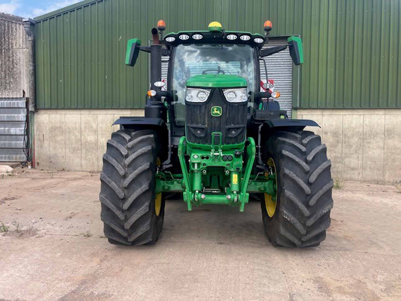 John Deere 6R 215 - Traktor: pilt 3 John Deere 6R 215 - Traktor: pilt 3