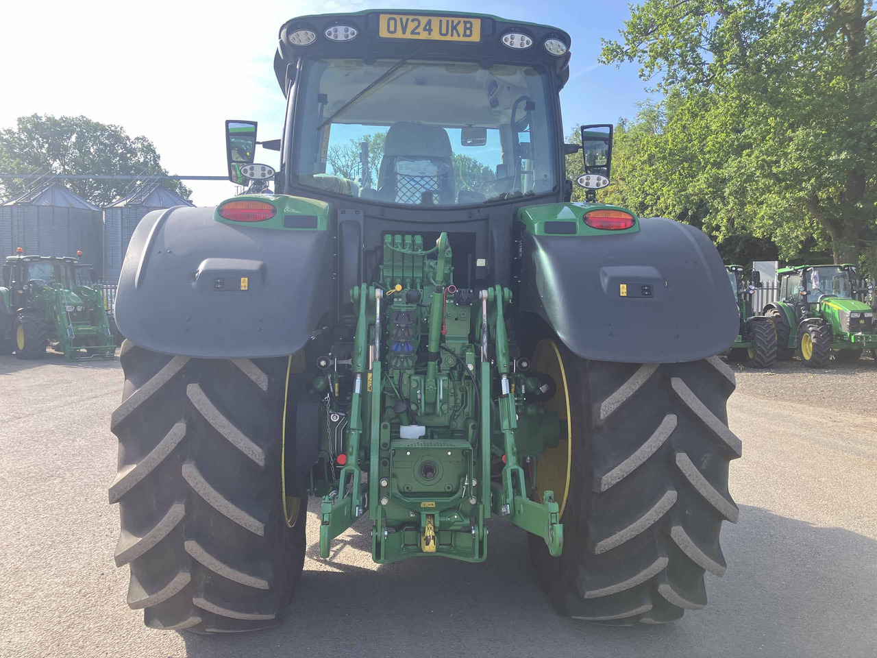 John Deere 6R 215 - Traktor: pilt 4 John Deere 6R 215 - Traktor: pilt 4