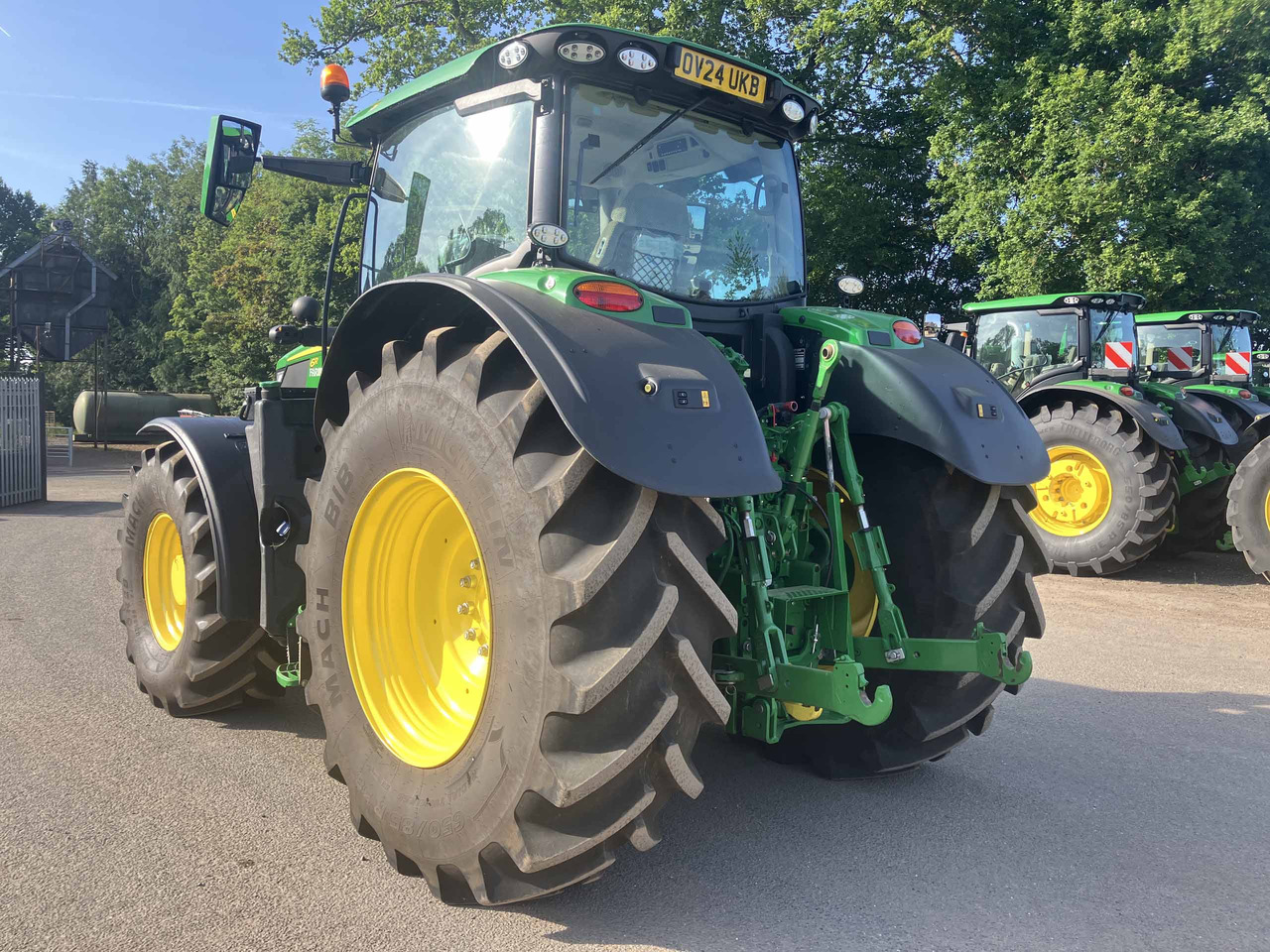John Deere 6R 215 - Traktor: pilt 3 John Deere 6R 215 - Traktor: pilt 3