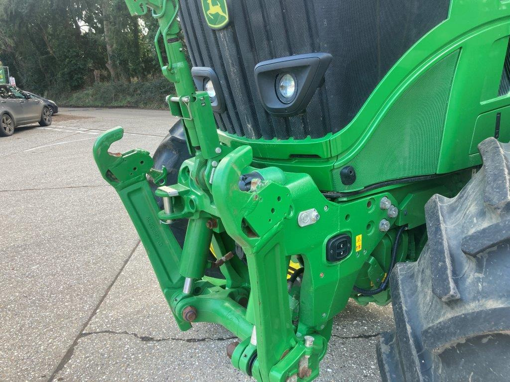 Traktor John Deere 6R 215: pilt 6