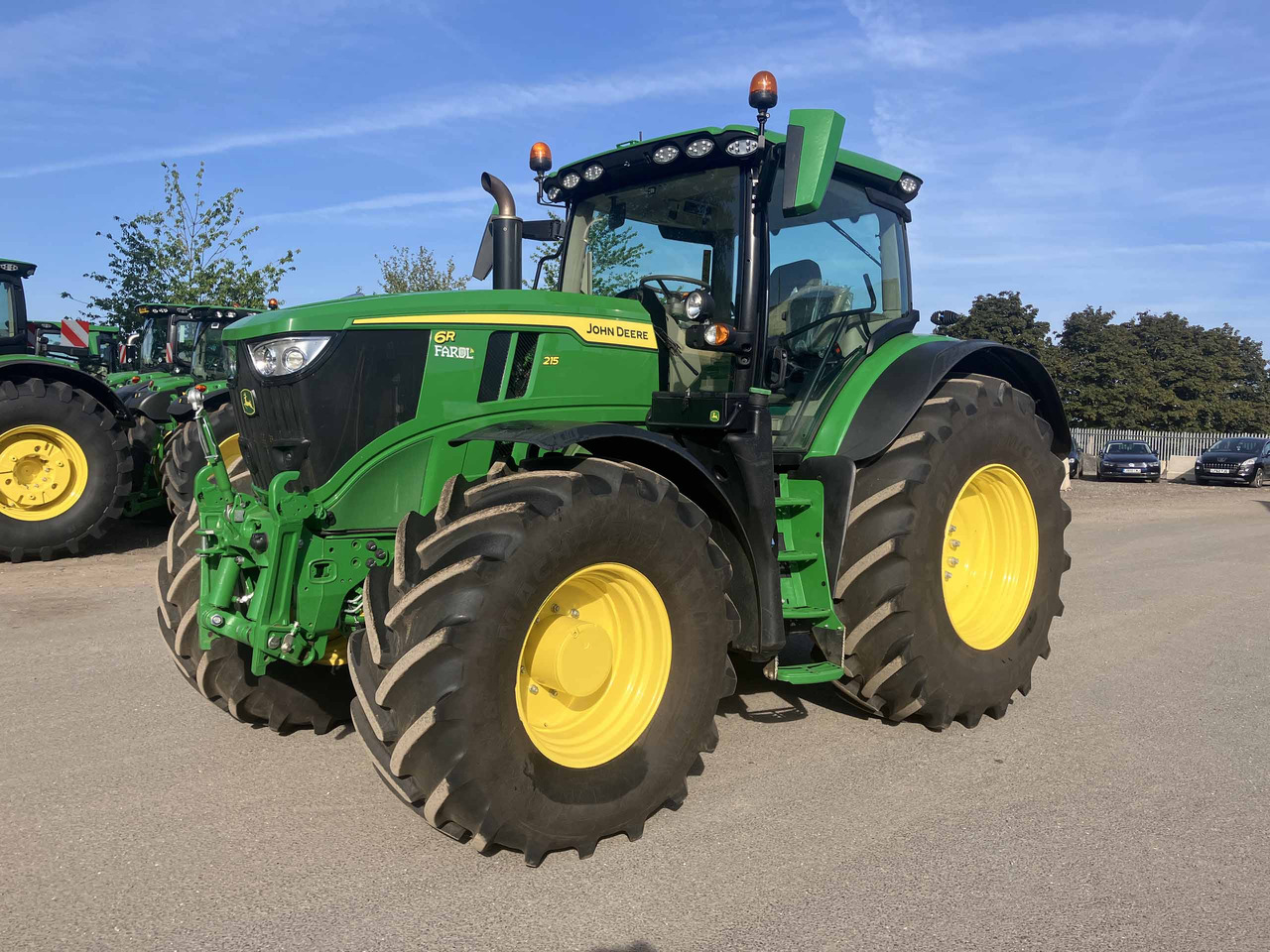 John Deere 6R 215 - Traktor: pilt 1 John Deere 6R 215 - Traktor: pilt 1