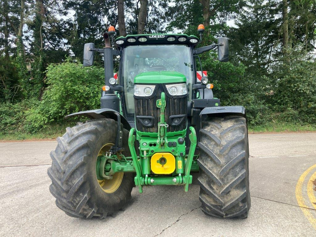 John Deere 6R 215 - Traktor: pilt 1 John Deere 6R 215 - Traktor: pilt 1
