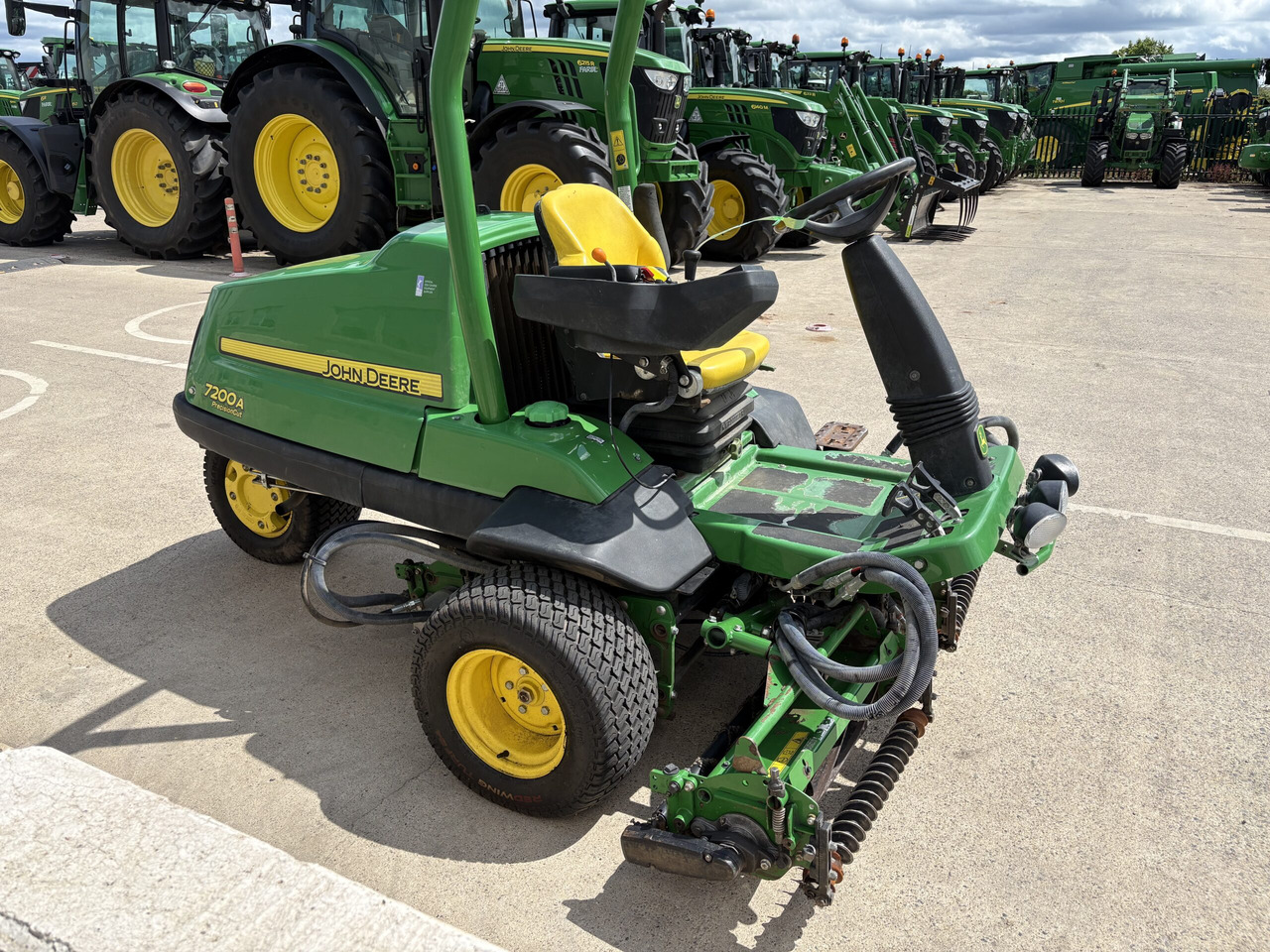 John Deere 7200A Triple Mower - Muruniiduk: pilt 2 John Deere 7200A Triple Mower - Muruniiduk: pilt 2