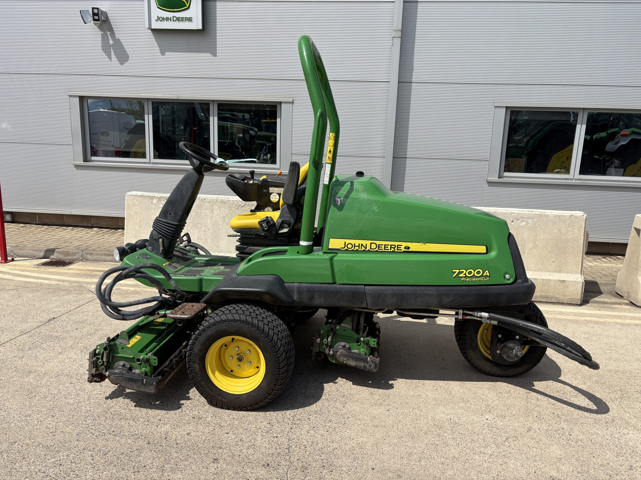 John Deere 7200A Triple Mower - Muruniiduk: pilt 1 John Deere 7200A Triple Mower - Muruniiduk: pilt 1