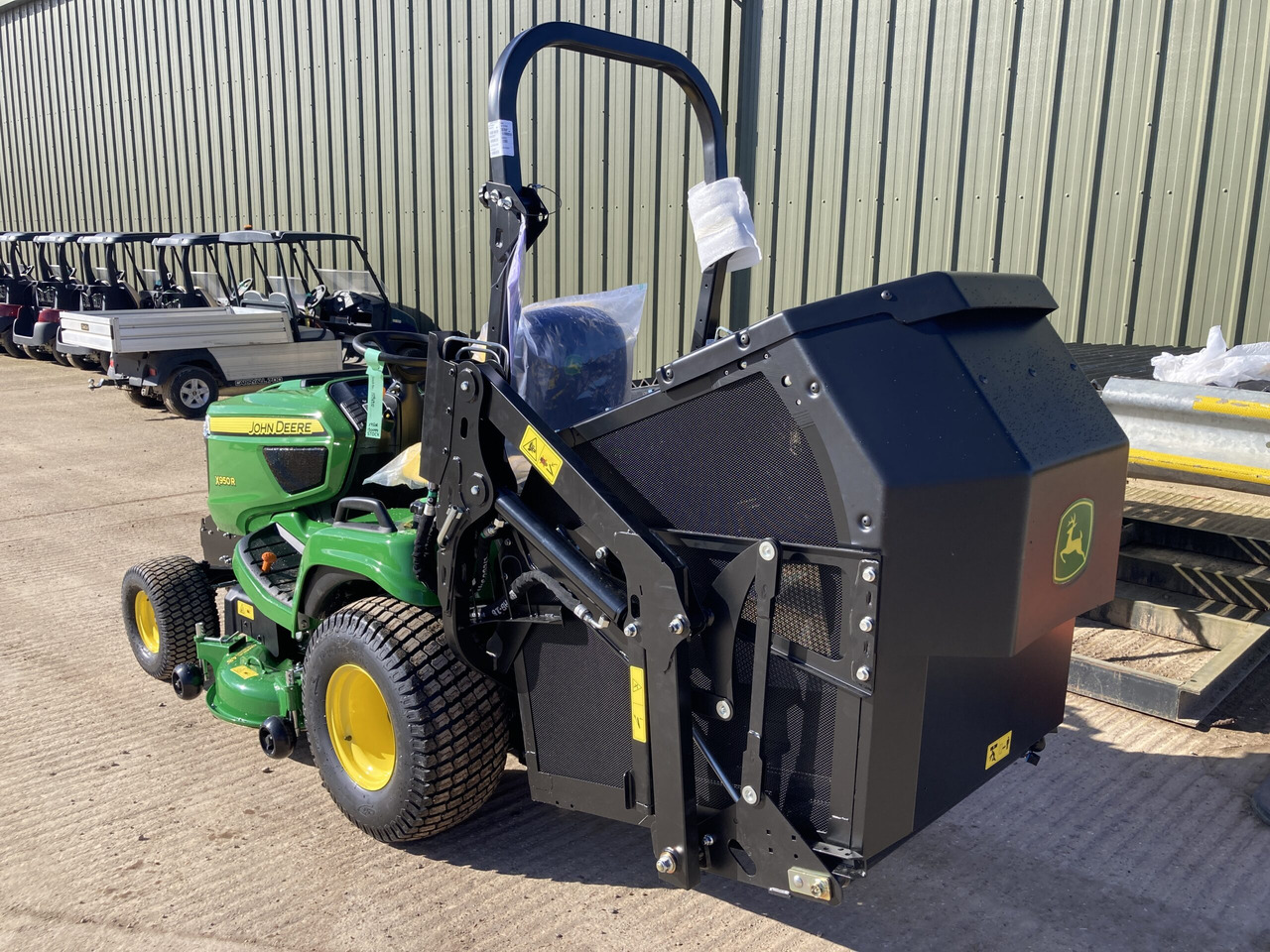John Deere X950R ride on cut and collect mower - Muruniiduk: pilt 3 John Deere X950R ride on cut and collect mower - Muruniiduk: pilt 3