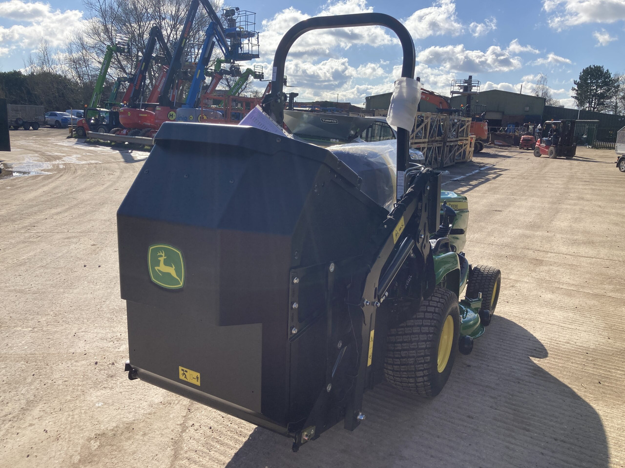 John Deere X950R ride on cut and collect mower - Muruniiduk: pilt 5 John Deere X950R ride on cut and collect mower - Muruniiduk: pilt 5
