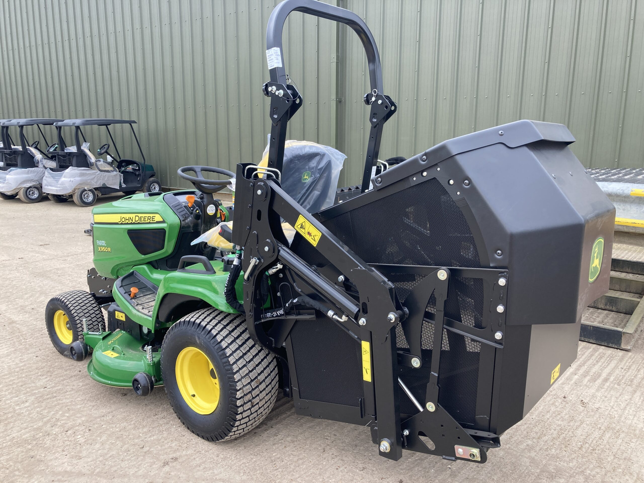 John Deere X950R ride on cut and collect mower - Muruniiduk: pilt 3 John Deere X950R ride on cut and collect mower - Muruniiduk: pilt 3