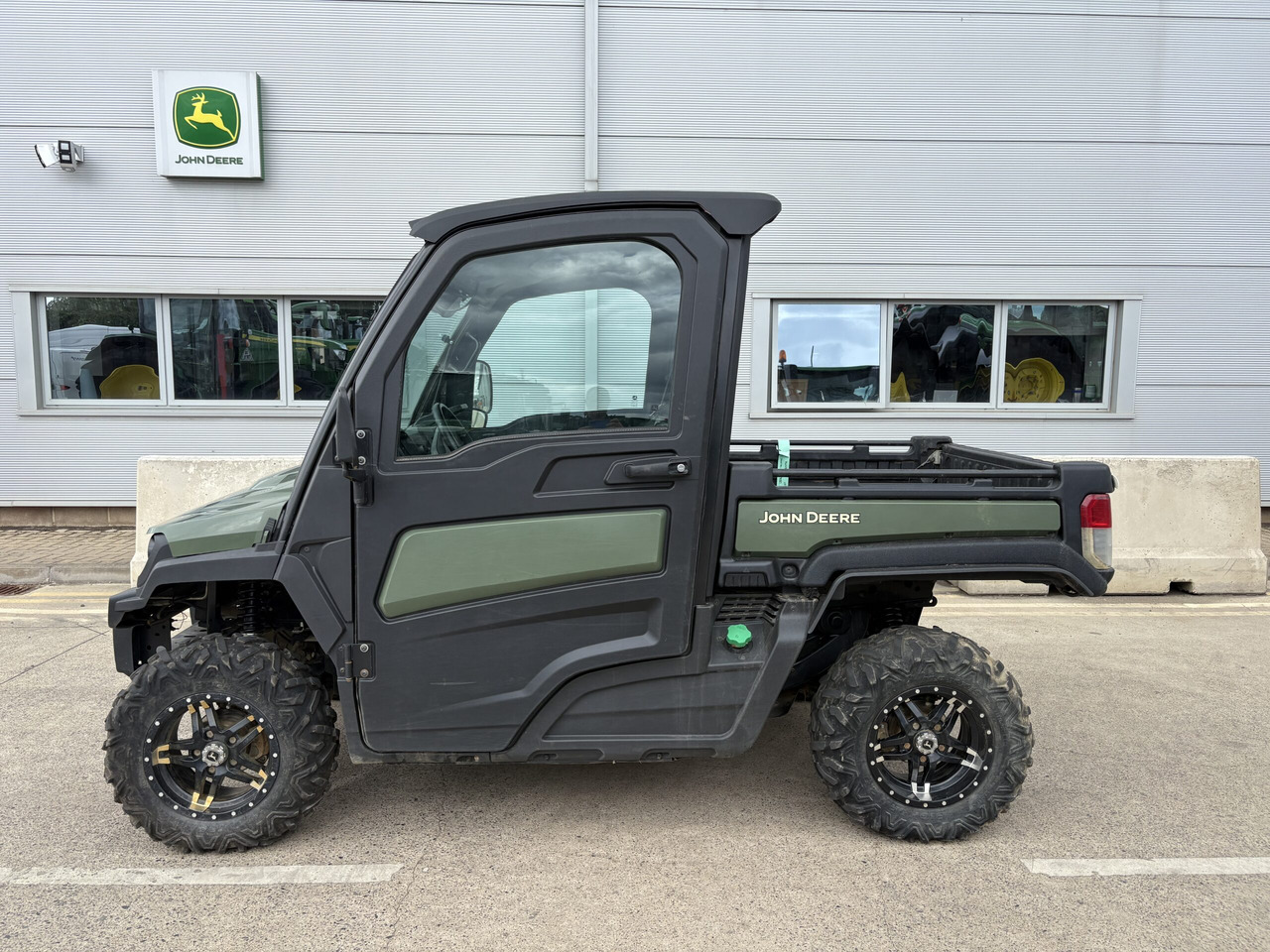 John Deere XUV865M Gator - ATV: pilt 1 John Deere XUV865M Gator - ATV: pilt 1