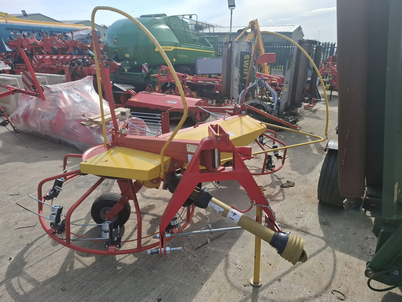 Pomarol Z518 twin rotor tedder - Kaarutusseadmed: pilt 1 Pomarol Z518 twin rotor tedder - Kaarutusseadmed: pilt 1