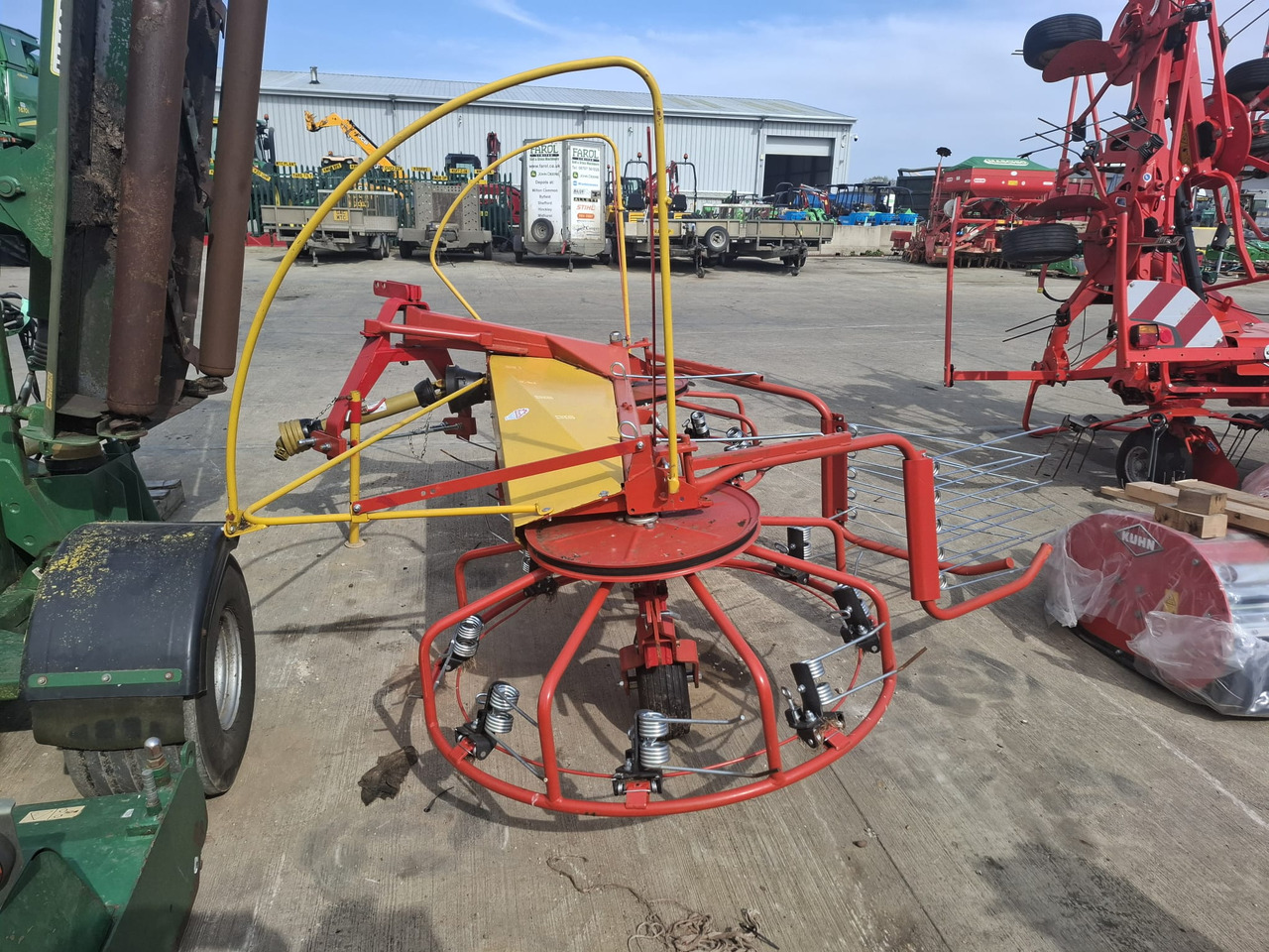 Pomarol Z518 twin rotor tedder - Kaarutusseadmed: pilt 3 Pomarol Z518 twin rotor tedder - Kaarutusseadmed: pilt 3