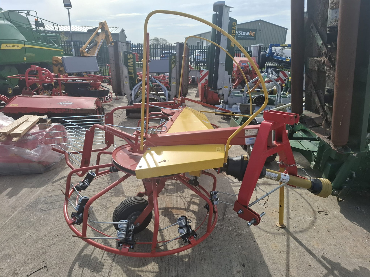 Pomarol Z518 twin rotor tedder - Kaarutusseadmed: pilt 2 Pomarol Z518 twin rotor tedder - Kaarutusseadmed: pilt 2