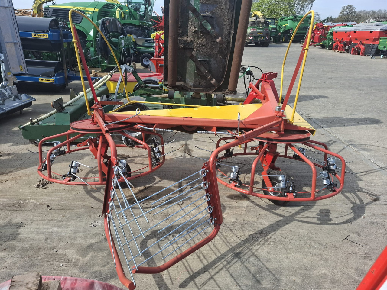 Pomarol Z518 twin rotor tedder - Kaarutusseadmed: pilt 4 Pomarol Z518 twin rotor tedder - Kaarutusseadmed: pilt 4