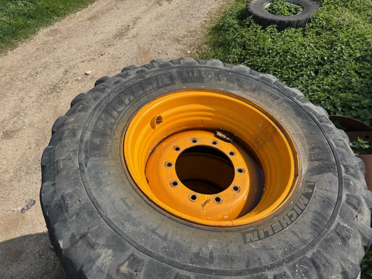 Solid Tyres On Rims - Rehvid ja veljed: pilt 1 Solid Tyres On Rims - Rehvid ja veljed: pilt 1