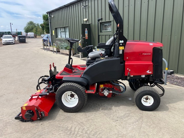 Toro LTF3000 Commercial Triple Flail Mower - Muruniiduk: pilt 1 Toro LTF3000 Commercial Triple Flail Mower - Muruniiduk: pilt 1