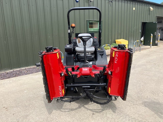 Toro LTF3000 Commercial Triple Flail Mower - Muruniiduk: pilt 2 Toro LTF3000 Commercial Triple Flail Mower - Muruniiduk: pilt 2