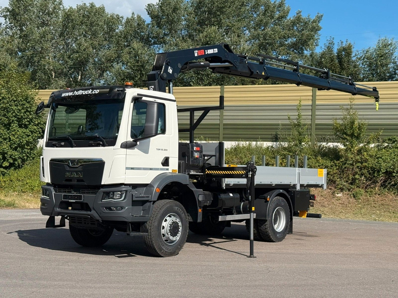 MAN TGM 18.320 4x4 Hiab 228-4 Kran - Kraanaga veoauto: pilt 1 MAN TGM 18.320 4x4 Hiab 228-4 Kran - Kraanaga veoauto: pilt 1