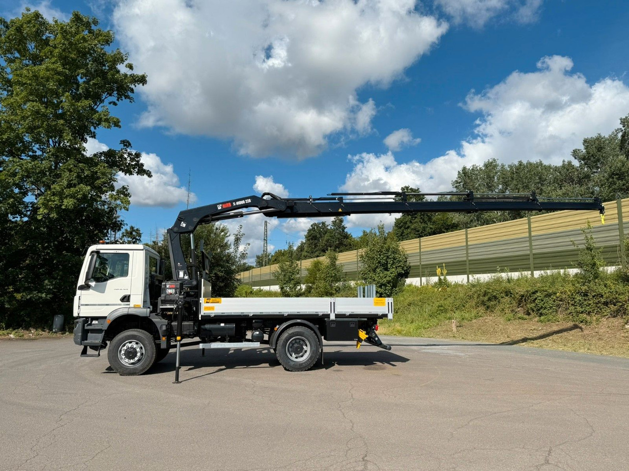 MAN TGM 18.320 4x4 Hiab 228-4 Kran - Kraanaga veoauto: pilt 2 MAN TGM 18.320 4x4 Hiab 228-4 Kran - Kraanaga veoauto: pilt 2