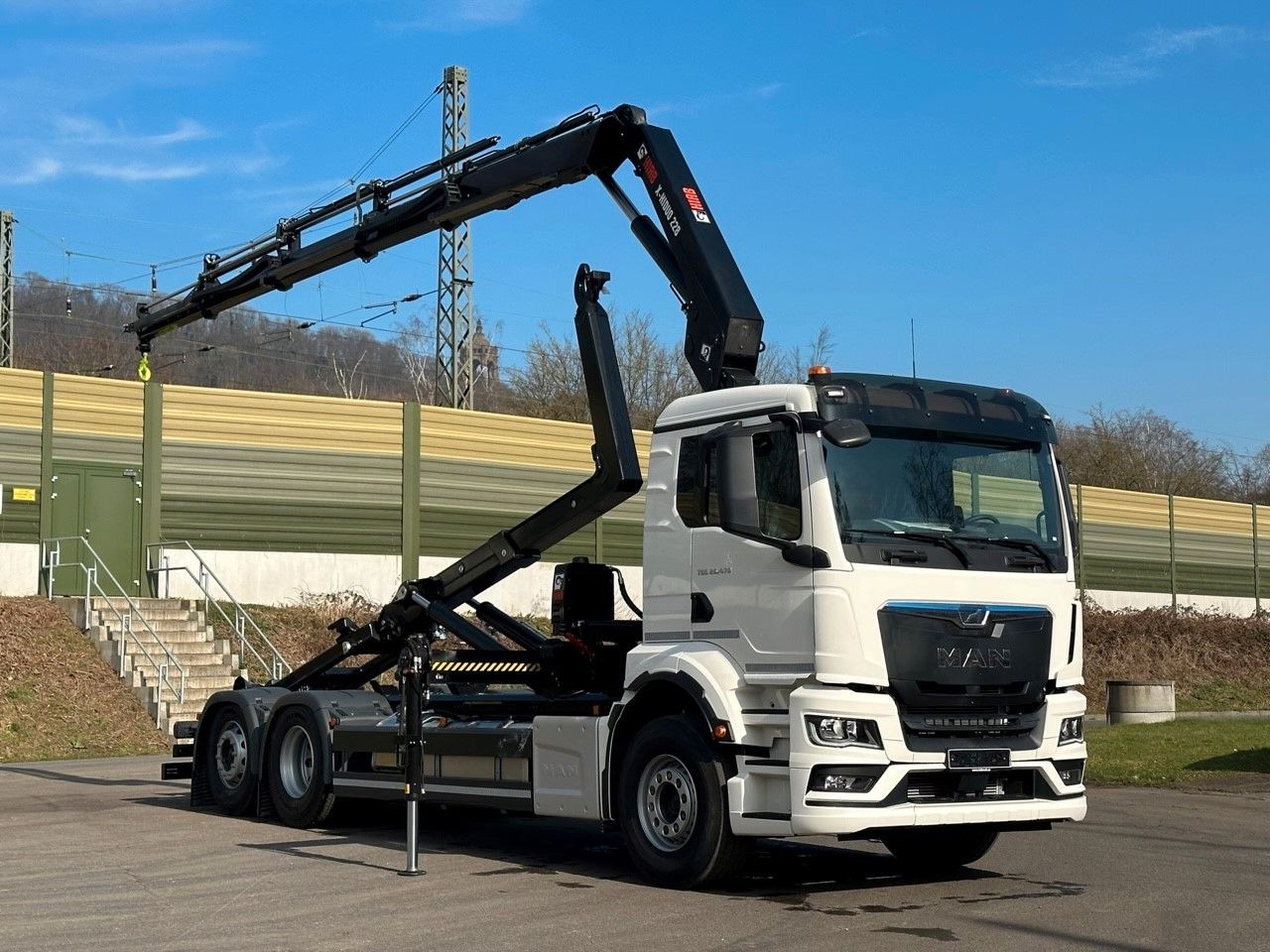 MAN TGS 26.470 6x2 Abrollkipper + Kran Hiab 228-4 - Konkstõstukiga veoauto, Kraanaga veoauto: pilt 1 MAN TGS 26.470 6x2 Abrollkipper + Kran Hiab 228-4 - Konkstõstukiga veoauto, Kraanaga veoauto: pilt 1