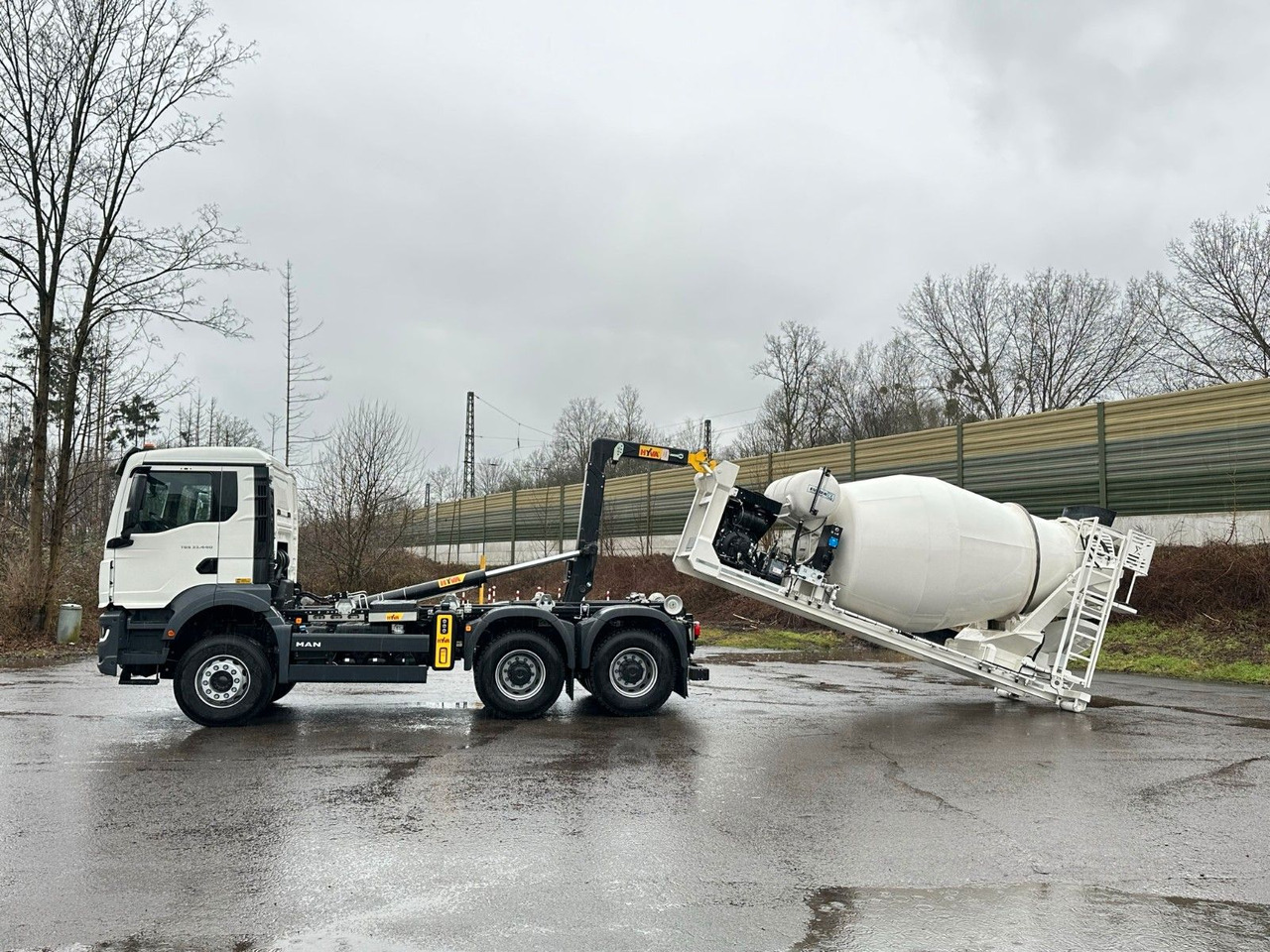 MAN TGS 33.440 6x4 Euro6e Abroller + Fahrmischer - Konkstõstukiga veoauto, Kraanaga veoauto: pilt 1 MAN TGS 33.440 6x4 Euro6e Abroller + Fahrmischer - Konkstõstukiga veoauto, Kraanaga veoauto: pilt 1