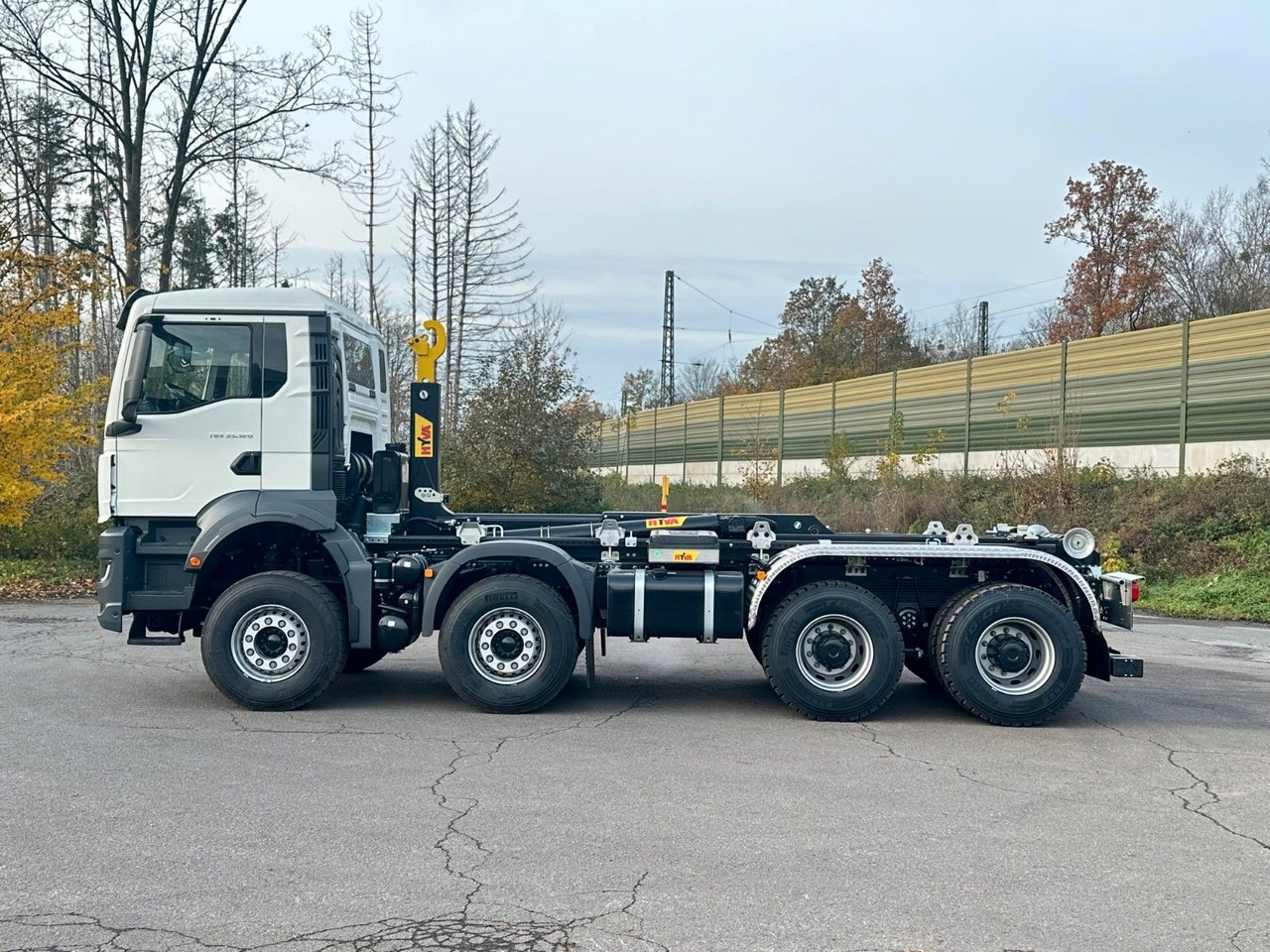 MAN TGS 35.520 8x4 Euro6e Hyva 26-55 Abrollkipper - Konkstõstukiga veoauto: pilt 3 MAN TGS 35.520 8x4 Euro6e Hyva 26-55 Abrollkipper - Konkstõstukiga veoauto: pilt 3