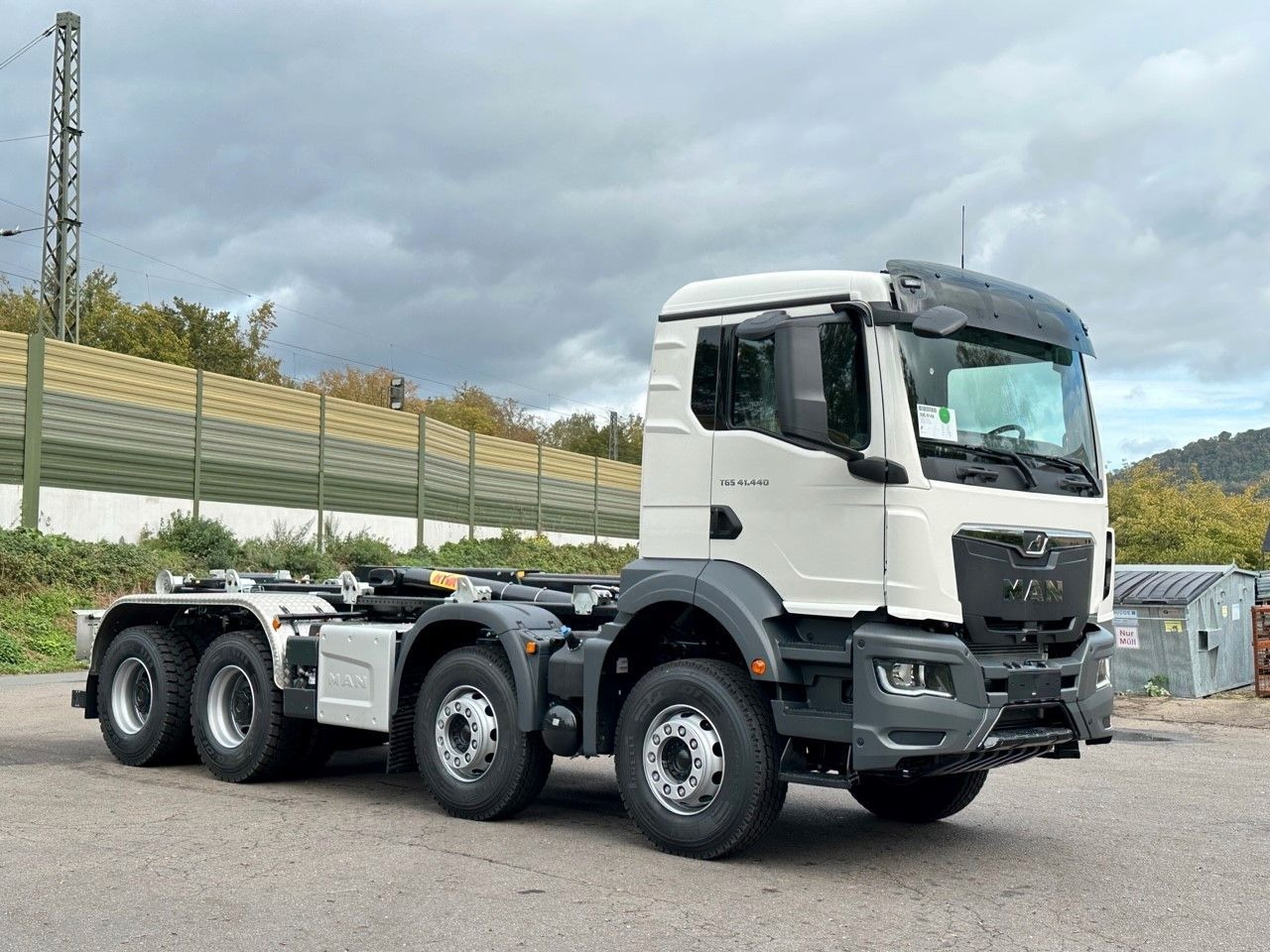 MAN TGS 41.440 8x4 Euro6e Hyva 26-55 Abrollkipper - Konkstõstukiga veoauto: pilt 4 MAN TGS 41.440 8x4 Euro6e Hyva 26-55 Abrollkipper - Konkstõstukiga veoauto: pilt 4