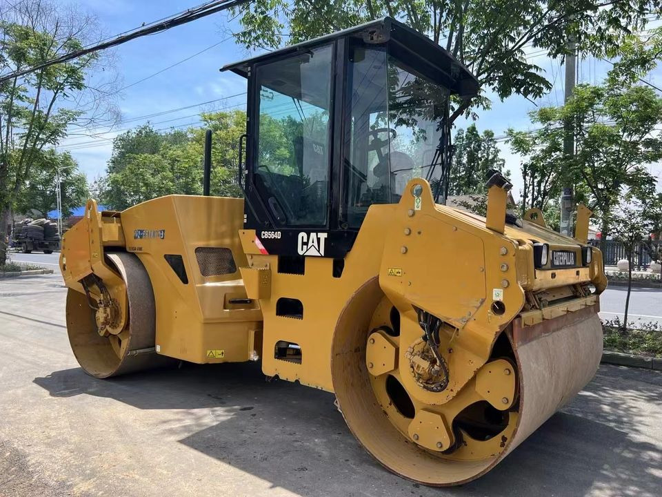 Caterpillar CB564D Double Drum Road Roller 7 Ton Weight With Core Components Engine and Bearing Essential Road Machinery - Teerull: pilt 4 Caterpillar CB564D Double Drum Road Roller 7 Ton Weight With Core Components Engine and Bearing Essential Road Machinery - Teerull: pilt 4