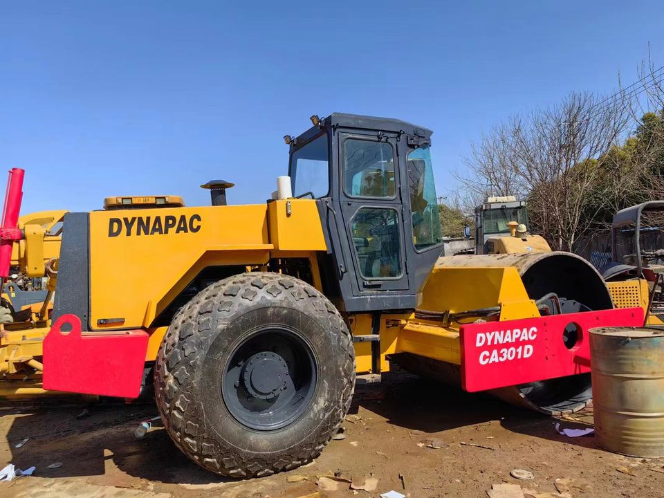 Fast Shipping Superior Quality Used Dynapac CA301D Road Roller Used Vibratory Soil Compactors Strong Power Single Drum Roller - Tihendaja: pilt 2 Fast Shipping Superior Quality Used Dynapac CA301D Road Roller Used Vibratory Soil Compactors Strong Power Single Drum Roller - Tihendaja: pilt 2