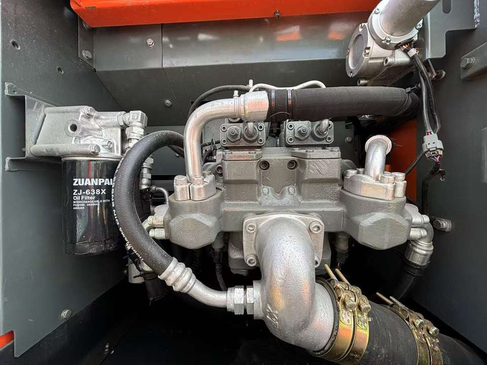 HITACHI ZX200-3 - Lintekskavaator: pilt 4 HITACHI ZX200-3 - Lintekskavaator: pilt 4