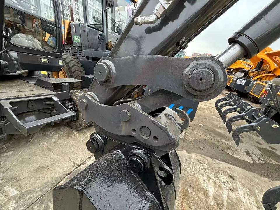 Hot Sale Used Doosan Dx75 Small 7.5t Wheel Excavator South Korea DX75 Mini Excavator for Sale Good Condition - Ratastel ekskavaator: pilt 5 Hot Sale Used Doosan Dx75 Small 7.5t Wheel Excavator South Korea DX75 Mini Excavator for Sale Good Condition - Ratastel ekskavaator: pilt 5