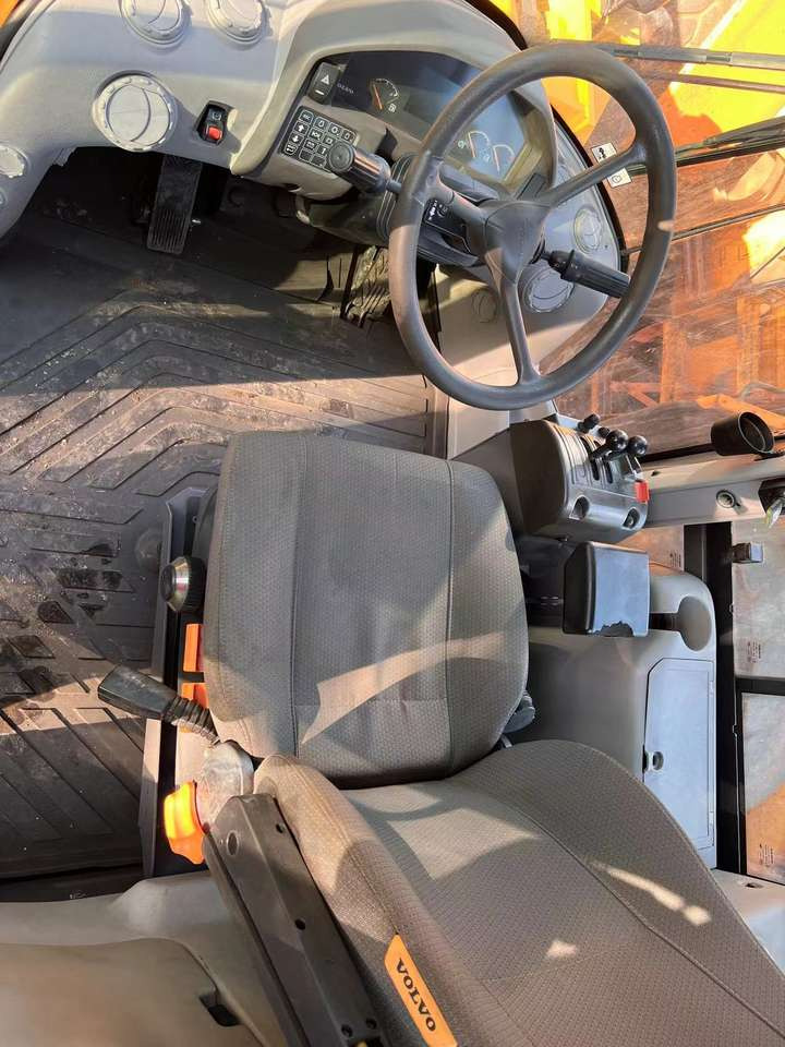 Hot Sale Used VOLVO L120GZ Loader Construction Machinery High Quality  Loader VOLVO - Rataslaadur: pilt 4 Hot Sale Used VOLVO L120GZ Loader Construction Machinery High Quality  Loader VOLVO - Rataslaadur: pilt 4